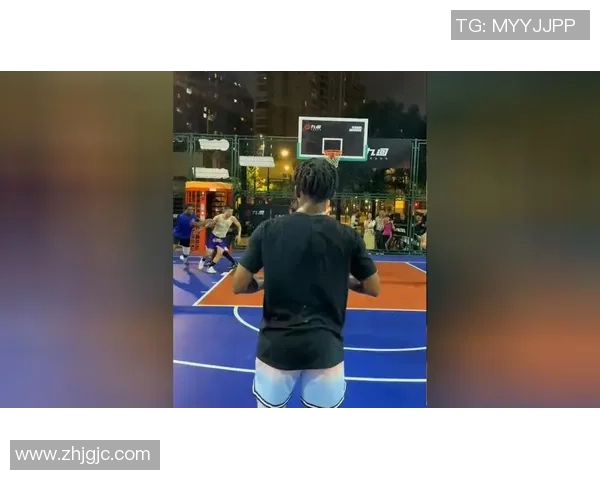 当他没回消息时我知道他正在篮球场上挥洒汗水和青春